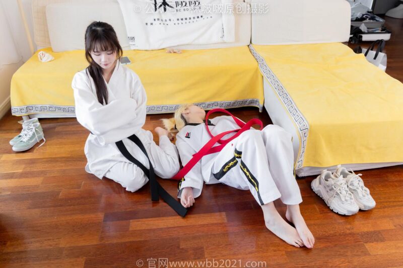 [BoBoSocks袜啵啵]NO.509 稚予-高跟鞋、短肉丝、黑色美甲、银行至服、半脱袜子[150P/1V/5.51GB]-美图