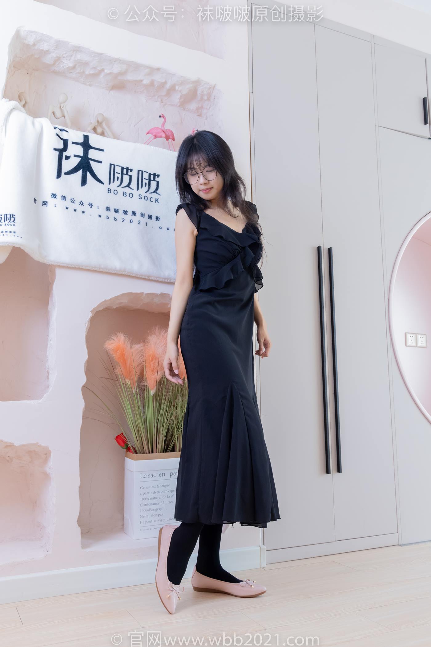 图片[2]-[BoBoSocks袜啵啵]NO.511 奶油-平底鞋、厚黑丝、做瑜伽动作时老头乐挠脚剧情[140P/1V/5.67GB]-美图