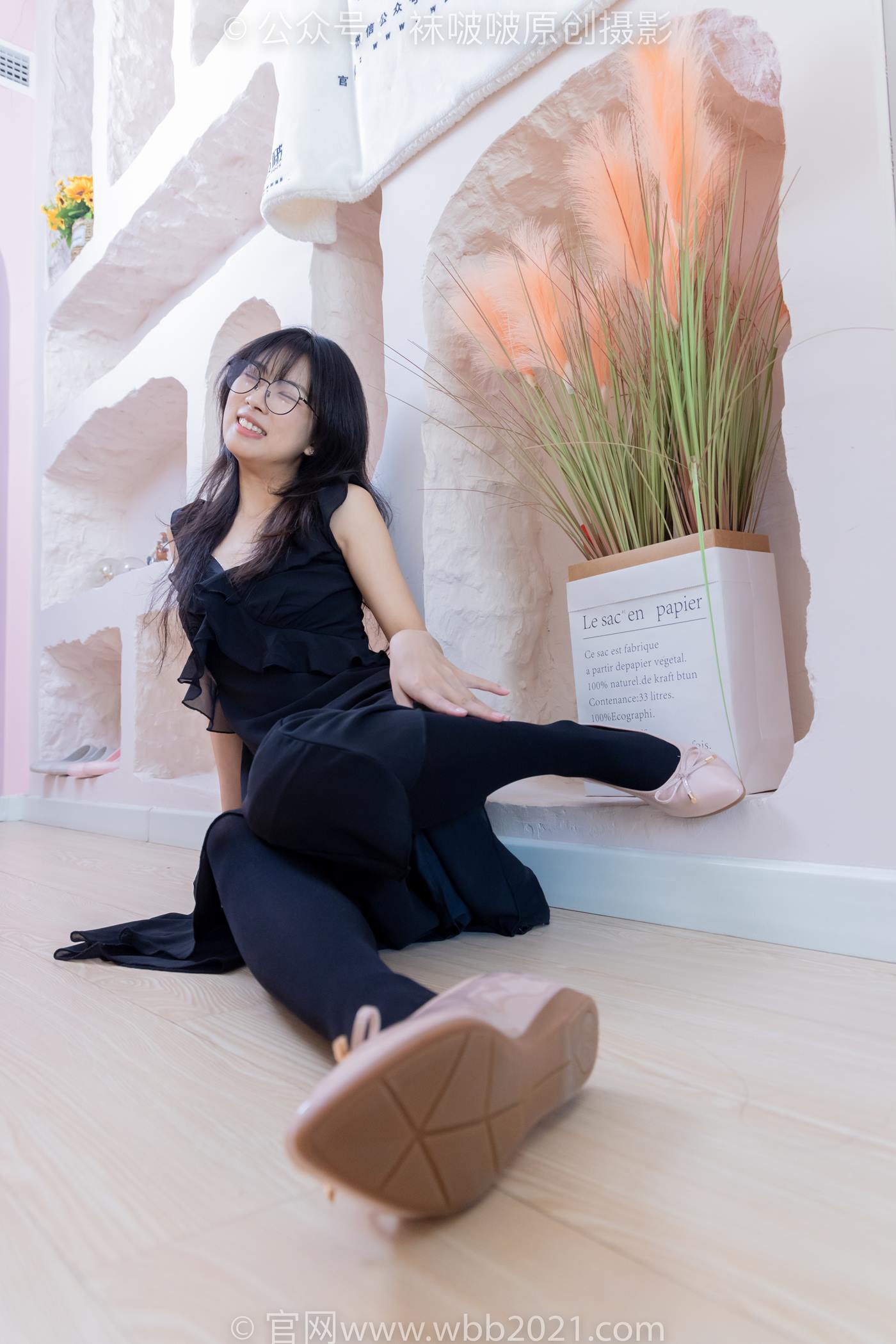 图片[3]-[BoBoSocks袜啵啵]NO.511 奶油-平底鞋、厚黑丝、做瑜伽动作时老头乐挠脚剧情[140P/1V/5.67GB]-美图