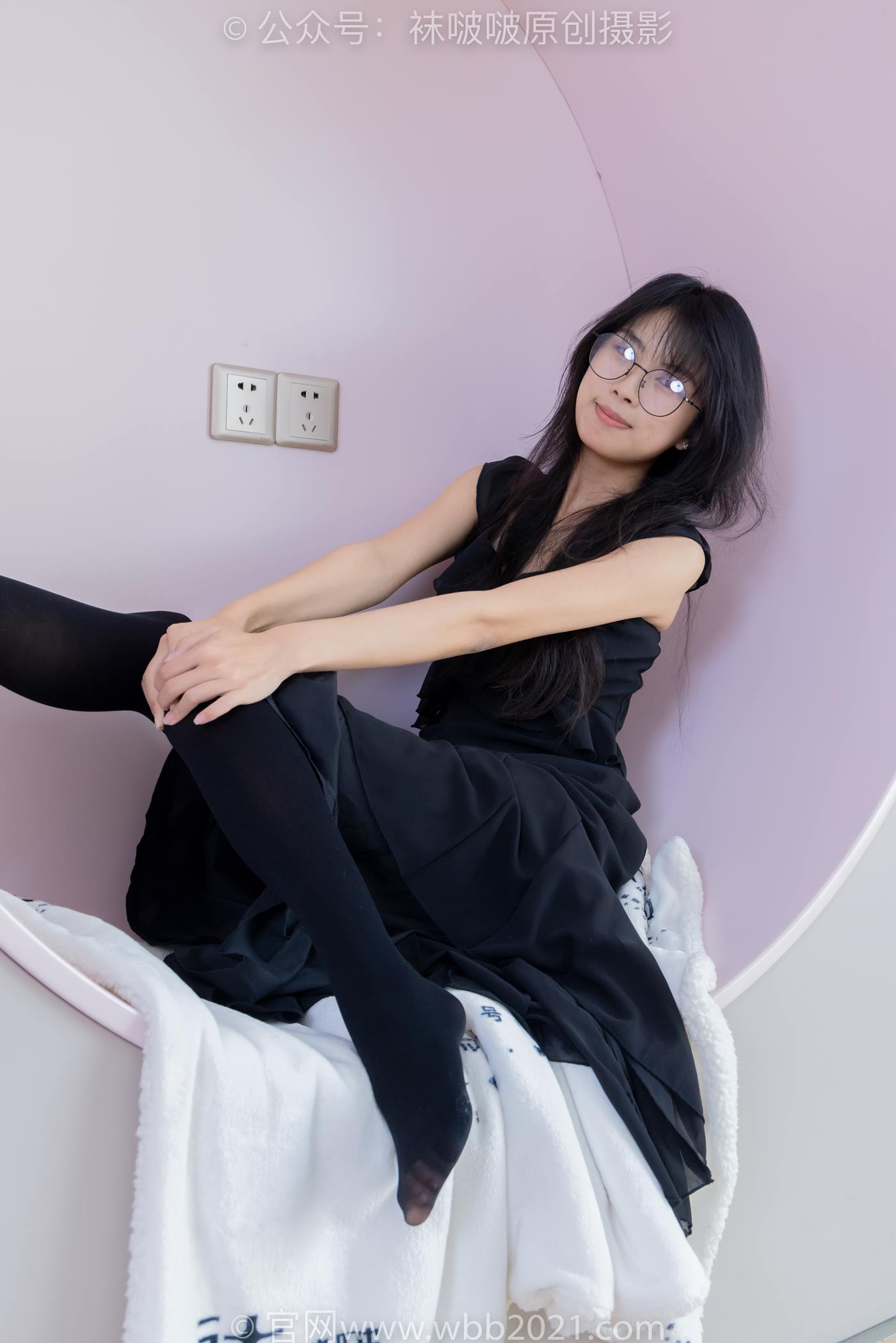 图片[4]-[BoBoSocks袜啵啵]NO.511 奶油-平底鞋、厚黑丝、做瑜伽动作时老头乐挠脚剧情[140P/1V/5.67GB]-美图