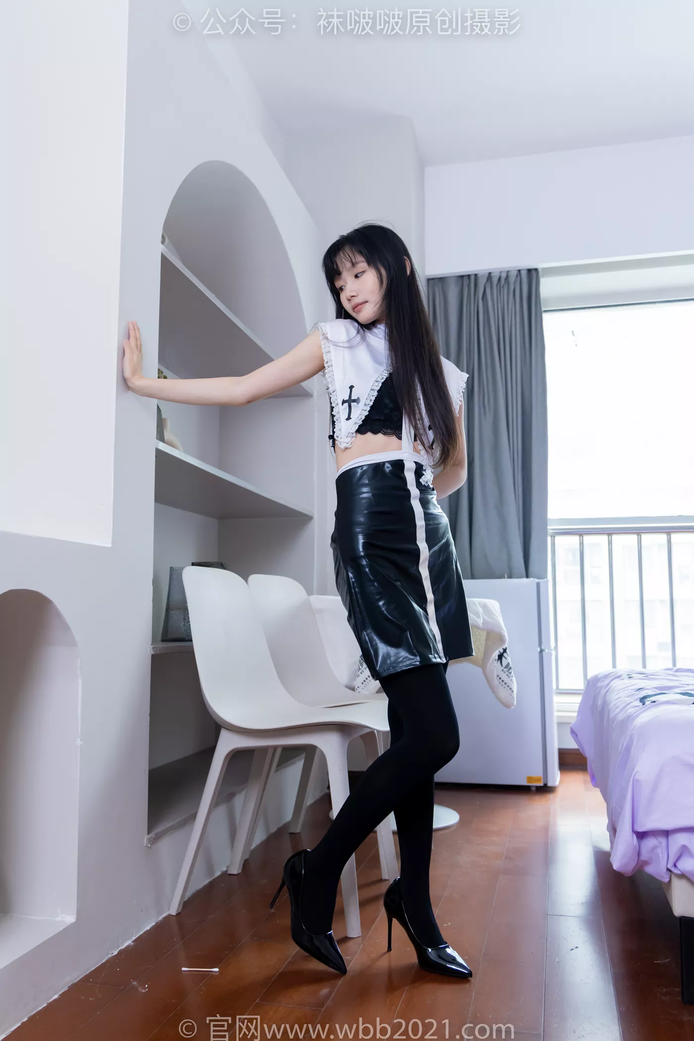 图片[2]-[BoBoSocks袜啵啵]NO.477 甜甜圈 高跟鞋、高跟凉鞋、厚黑丝、白丝、裸足、穿鞋和丝袜踩小汽车小人军团巨大娘剧情[150P/1V/6.50GB]-美图