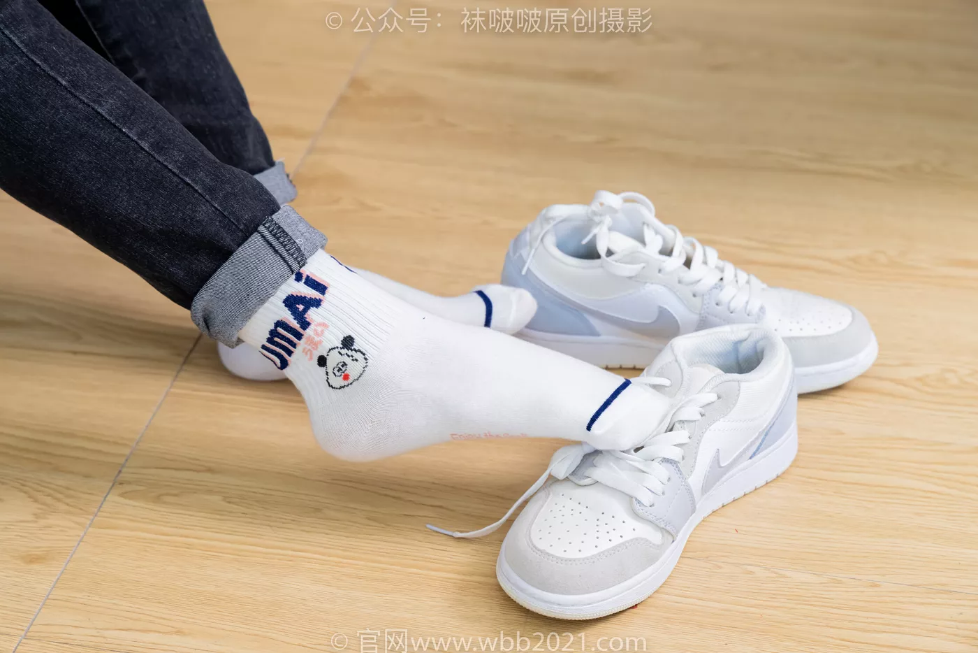 [BoBoSocks袜啵啵]NO.481 糯米-板鞋、白棉袜、裸足、对联迎新春，半脱袜子剧情[150P/1V/6.15GB]-美图