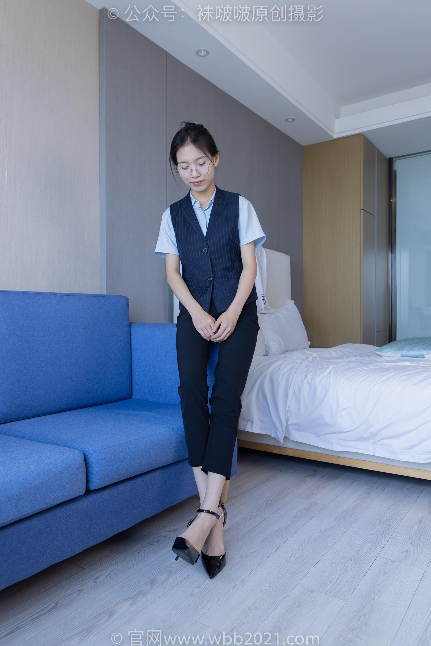 图片[2]-[BoBoSocks袜啵啵]NO.413 芝士-高跟鞋、白色吊带船袜、银行至服[145P/1V/5.76GB]-美图