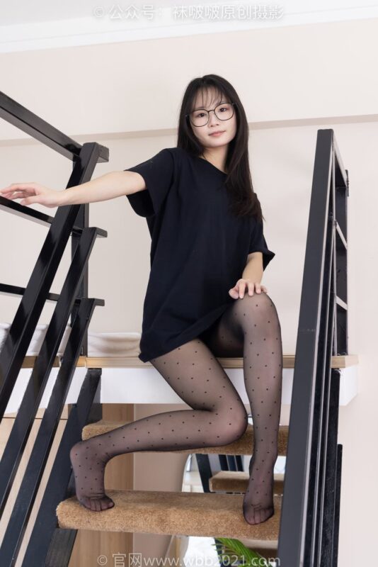 [BoBoSocks袜啵啵]NO.418 甜甜圈-板鞋、白棉袜、波点黑丝[145P/1V/5.87GB]-美图