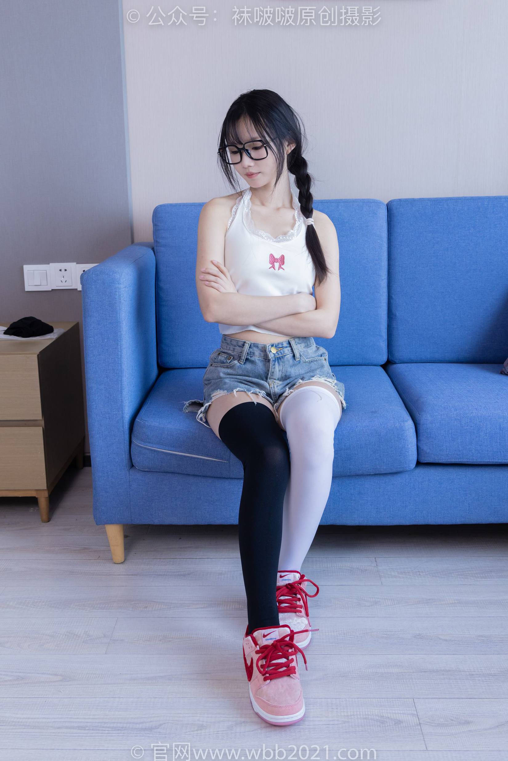 图片[5]-[BoBoSocks袜啵啵]NO.390 甜甜圈-板鞋、厚黑丝大腿袜、厚白丝大腿袜[148P/1V/6.19GB]-美图