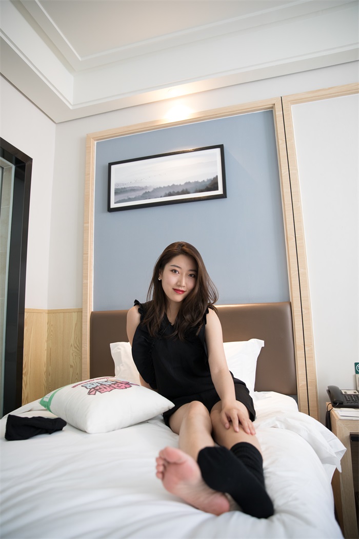 图片[2]-勿恋传媒 No.167 雅梦-连衣裙高跟鞋与堆堆袜 [123P/1V/2.06G]-美图