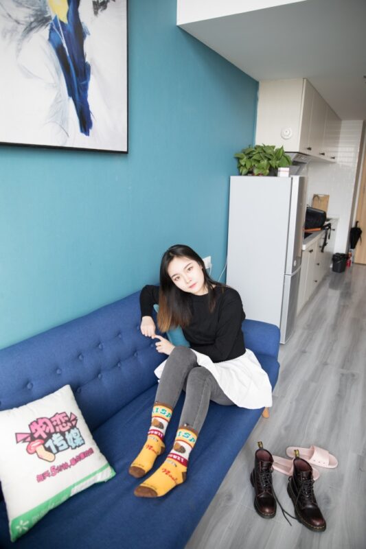 勿恋传媒 No.139 溏心-马丁靴下的多彩棉袜 [211P/1V/3.82G]-美图