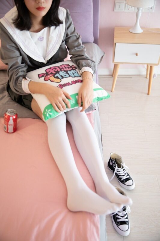 勿恋传媒 No.112 落落-荷叶边加白丝 [116P/1V/1.71GB]-美图