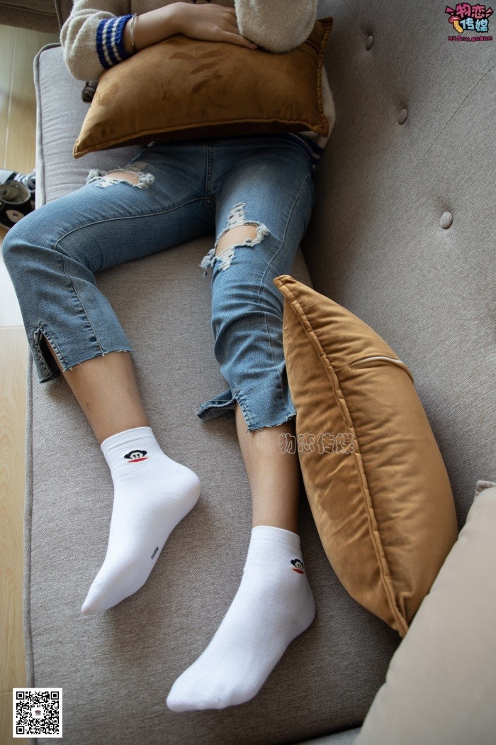 图片[2]-勿恋传媒 No.080 雯雯-牛仔裤搭配匡威高帮帆布鞋家居日常 [141P/769MB]-美图