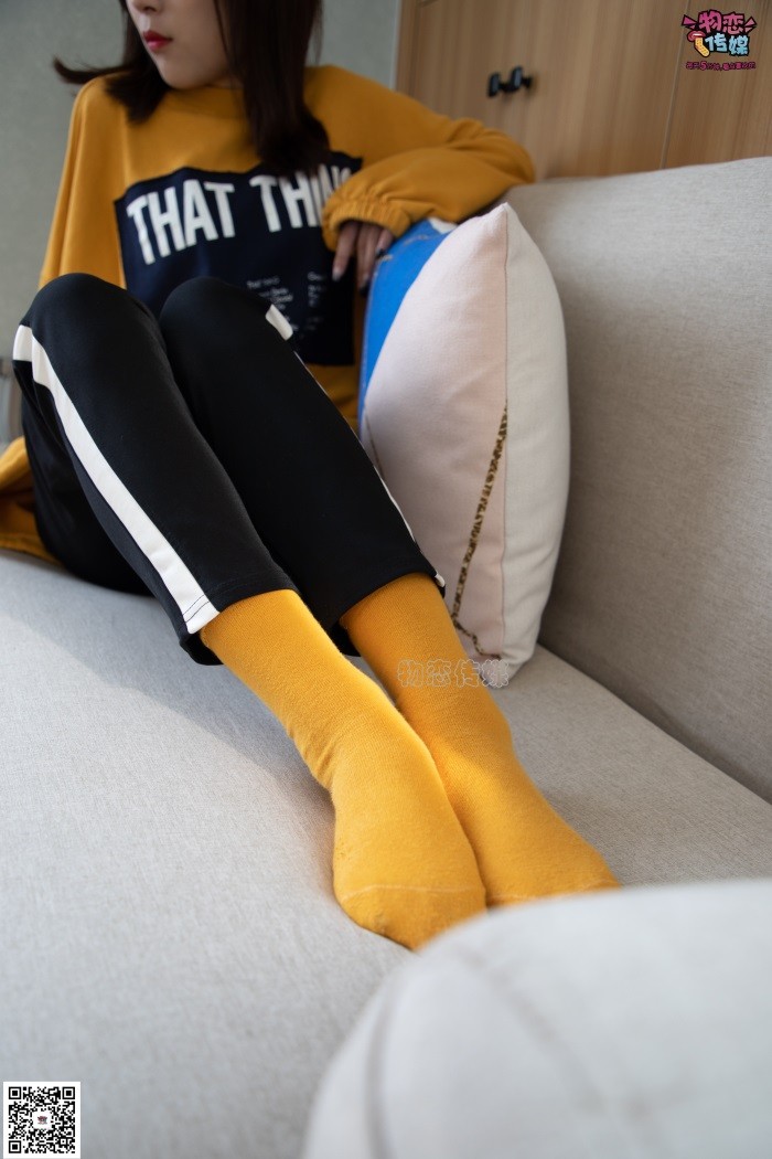 图片[2]-勿恋传媒 No.083 思薇-暖黄色棉袜与马丁靴 [142P/1V/910MB]-美图