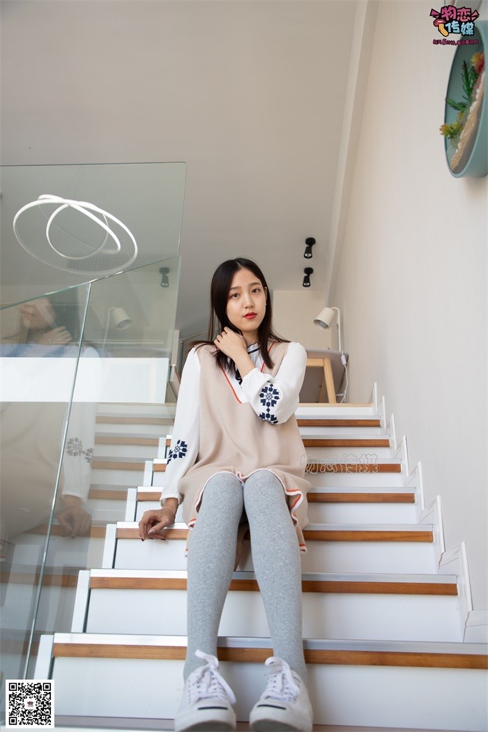 图片[2]-勿恋传媒 No.066 清纯小解解的灰色长筒棉袜 只想这样看着你 [148P/1V/922MB]-美图