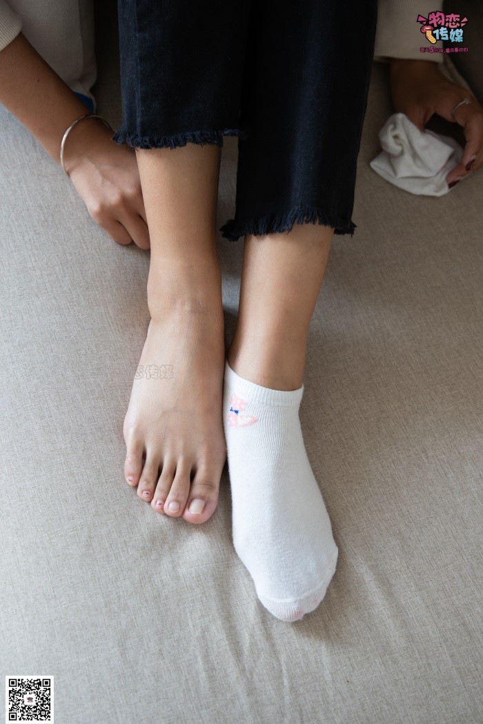 图片[1]-勿恋传媒 No.075 岚岚-语笑嫣然，隔壁班女同学感觉。 [160P/1V/1.03GB]-美图