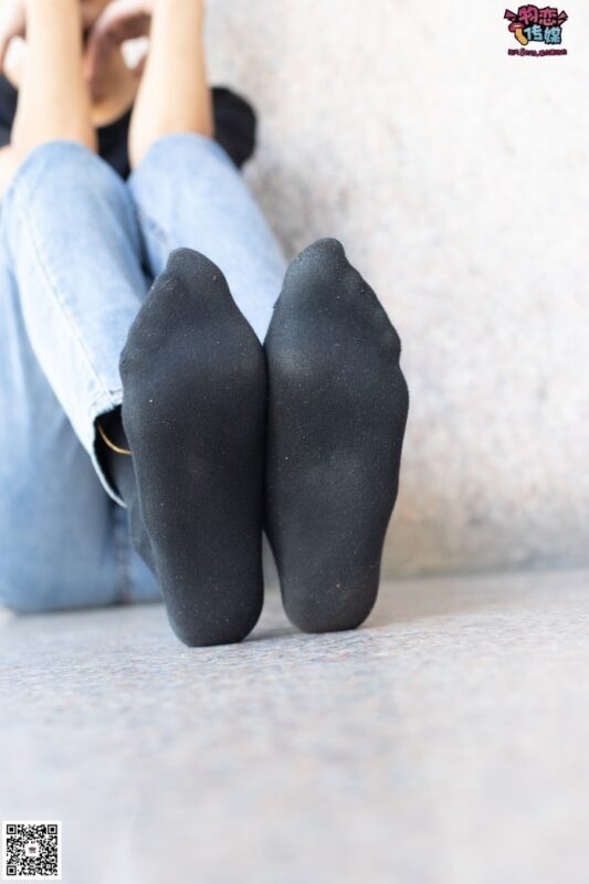 勿恋传媒 No.047 丸子头的大眼妹,黑体恤搭配经典牛仔裤 [105P/1V/896MB]-美图