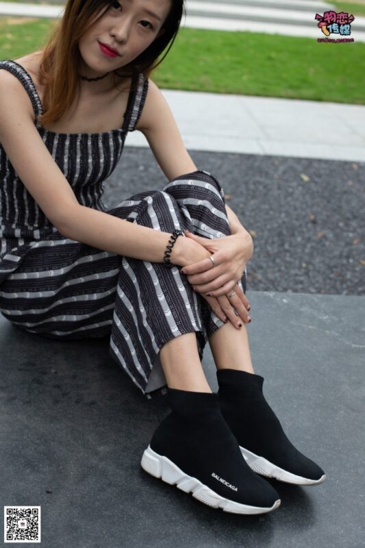 勿恋传媒 No.048 潮不潮,先看脚,潮妹驾驭袜子鞋,街拍也要不服输~可爱小棉袜 [149P/1V/1.05GB]-美图