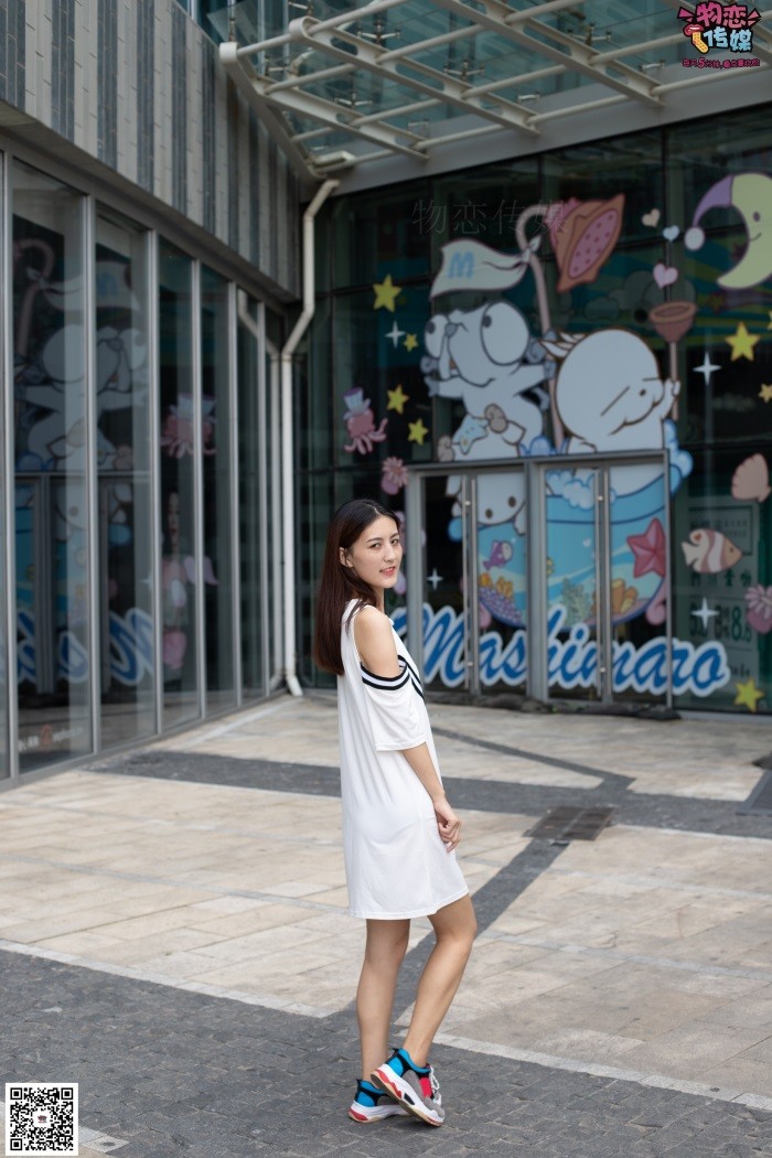 图片[2]-勿恋传媒 No.049 露肩连衣裙搭配撞色老爹鞋，搭配粉色短棉袜 [126P/1V/1.07GB]-美图