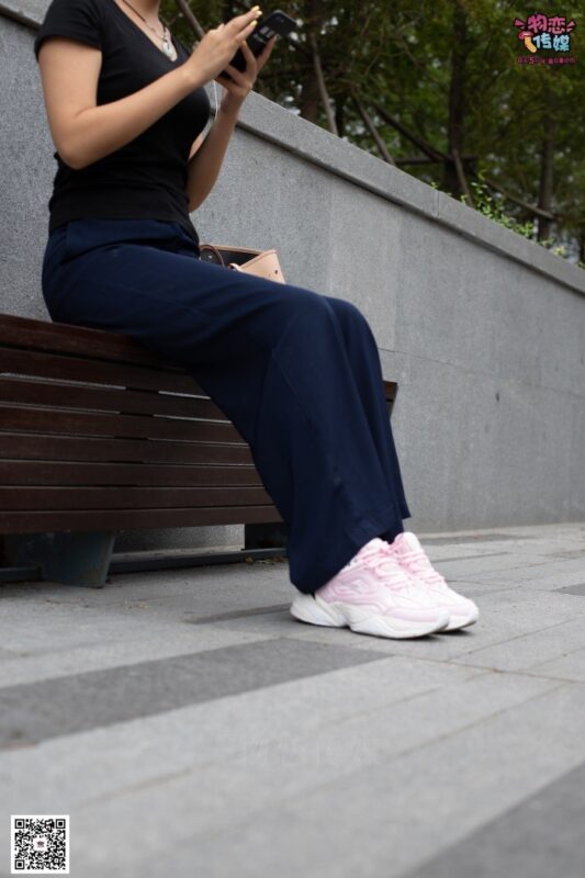 勿恋传媒 No.053 些许肉感，很多姓感~粉色小跑鞋配黑色船袜 [124P/1V/938MB]-美图