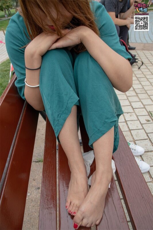 勿恋传媒 No.019 地道的青岛小解解哦,白色板鞋搭配白色船袜 [99P/594MB]-美图