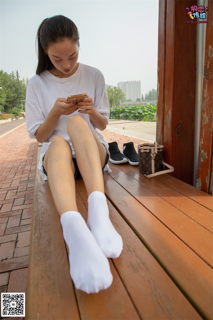 图片[1]-勿恋传媒 No.032 清水出芙蓉,天然去雕饰,黑色跑鞋配纯纯白棉袜 [178P/1V/1.03GB]-美图