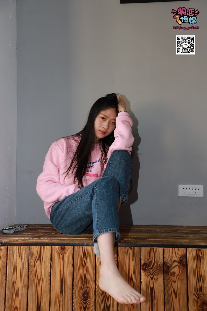 图片[2]-勿恋传媒#No.001 清纯系大一女生的vans与棉袜 [254P/1.10GB]-美图