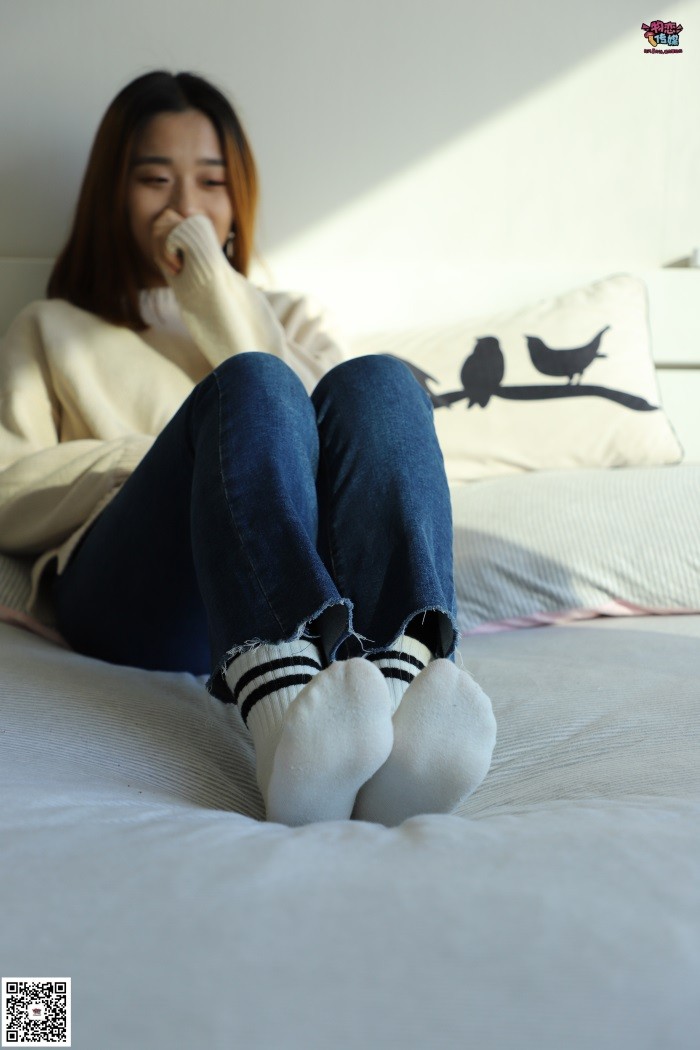 图片[3]-勿恋传媒 No.006 可爱的大一小解解来啦，黑白棉袜加丝袜哦 [99P/1.07GB]-美图