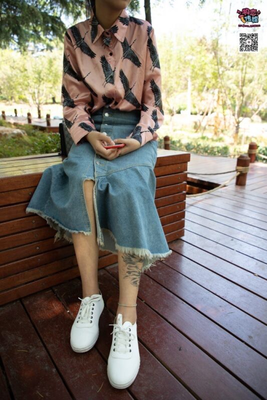 勿恋传媒 No.011 有纹身的邻家小妹,小白鞋搭配黑色船袜,清凉一夏 [187P/1.02GB]-美图