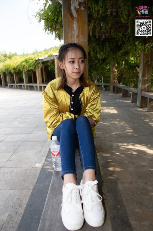 勿恋传媒 No.012 娇小型小罗莉哦,猜猜我多大呢,小白板鞋搭配粉色棉袜 [124P/861MB]-美图