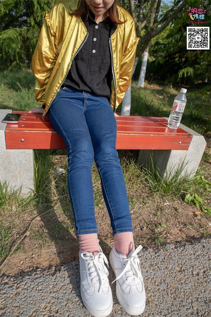 图片[2]-勿恋传媒 No.012 娇小型小罗莉哦,猜猜我多大呢,小白板鞋搭配粉色棉袜 [124P/861MB]-美图