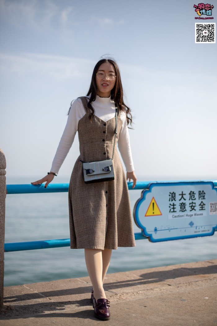 图片[1]-勿恋传媒 No.015 书香气质女生，肉丝搭配白棉袜 [192P/1V/1.46GB]-美图