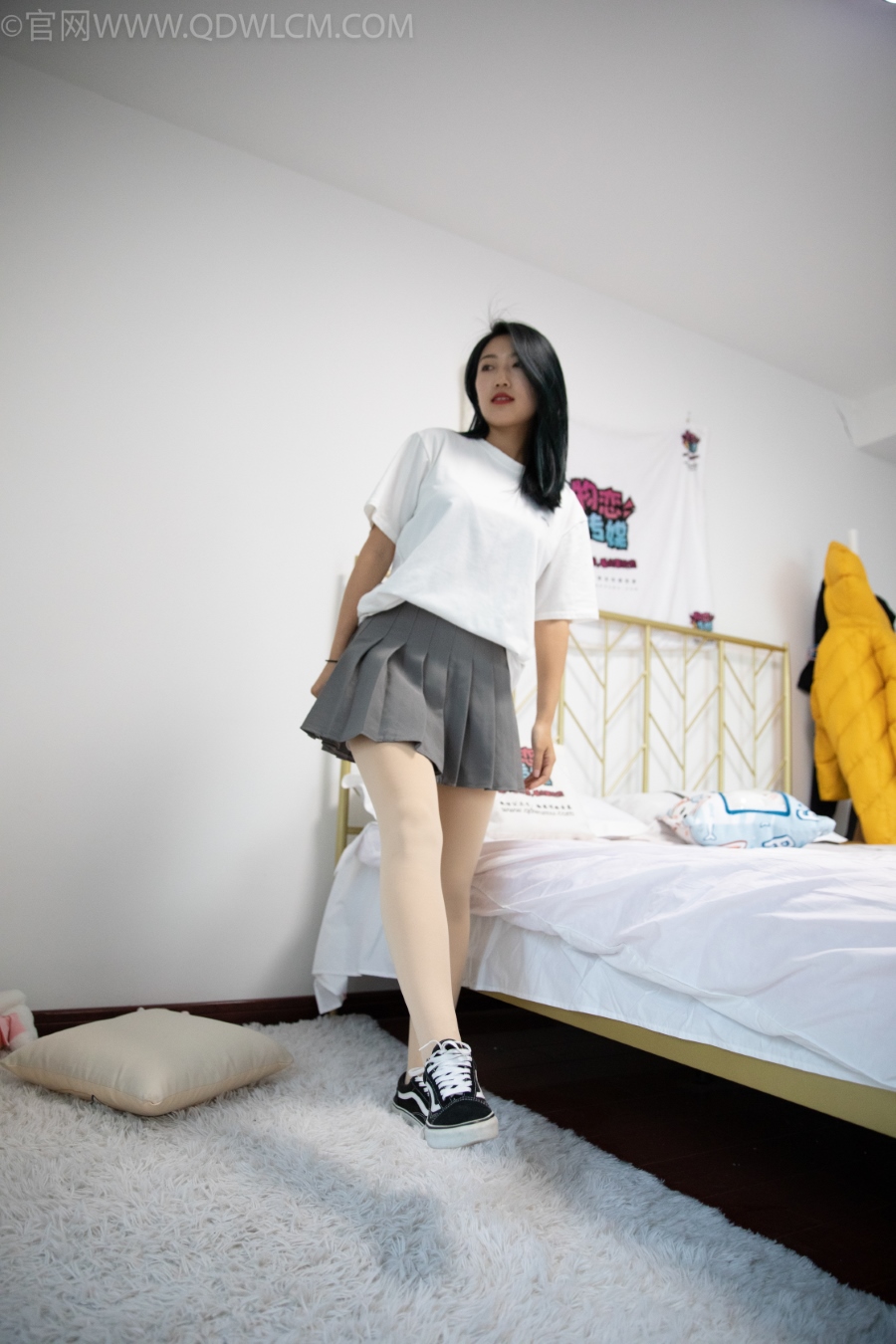 图片[1]-勿恋传媒 NO.1017 雅梦-vans帆布鞋、厚肉丝[118P/1V/3.30GB]-美图