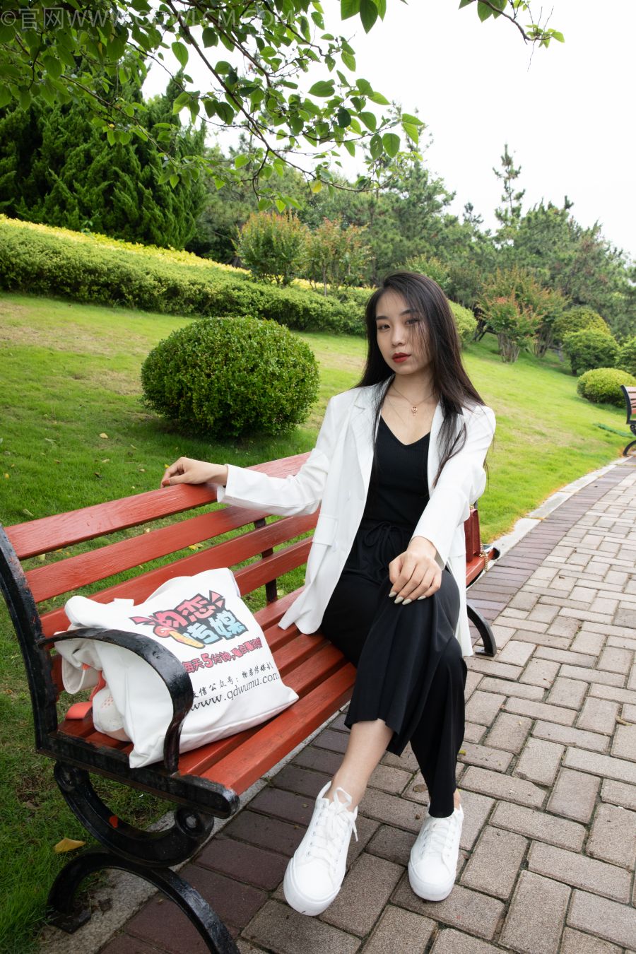 图片[1]-勿恋传媒 NO.983 璐璐-思念成雨[136P/1V/4.10GB]-美图