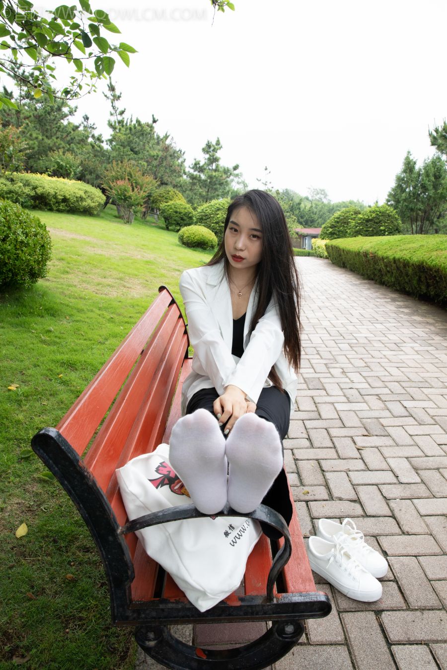 图片[2]-勿恋传媒 NO.983 璐璐-思念成雨[136P/1V/4.10GB]-美图