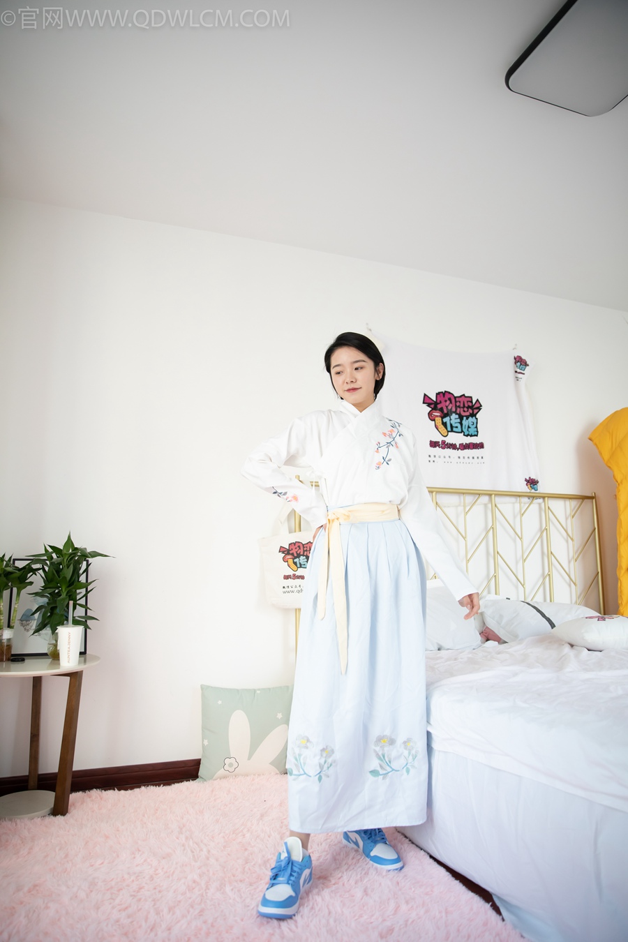 图片[1]-勿恋传媒 NO.987 小飞-那年明月[144P/1V/3.46GB]-美图