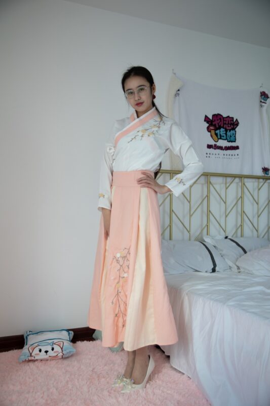 勿恋传媒 NO.891 菲菲-风里的云[142P/1V/4.65GB]-美图