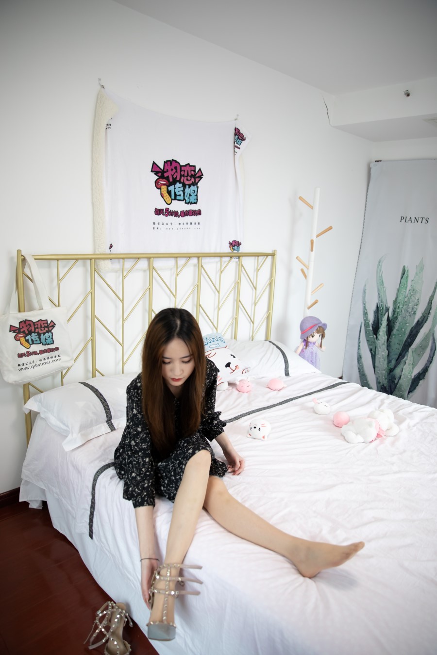 图片[2]-勿恋传媒 NO.777 草莓 – 一杯夜色[127P/1V/5.18GB]-美图