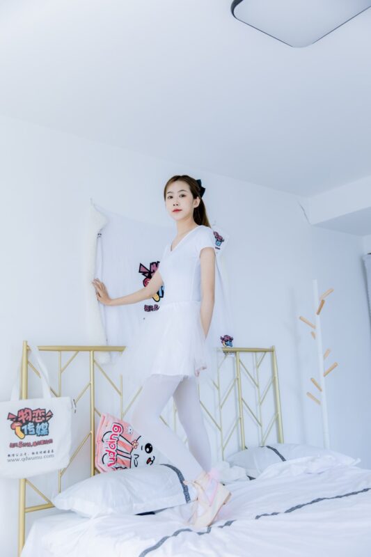 勿恋传媒 NO.749 小鹿-繁花如梦[149P/1V/2.89GB]-美图