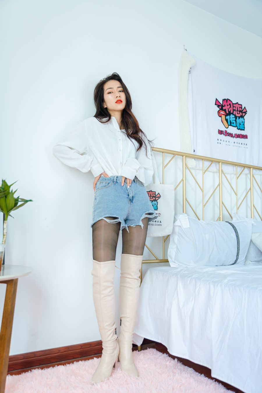 图片[2]-勿恋传媒 NO.725 小茶-画中戏情[154P/1V/3.11GB]-美图