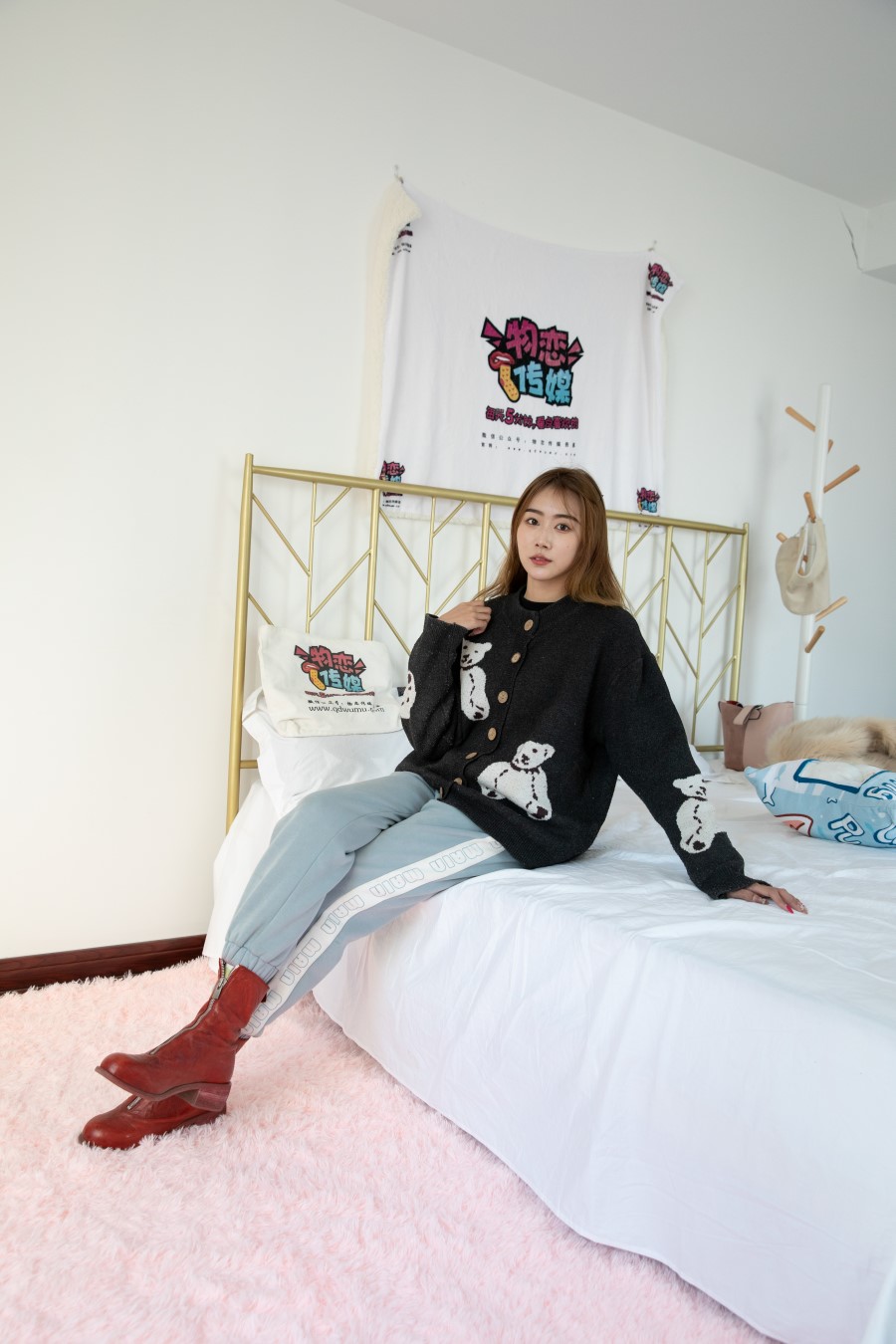 图片[1]-勿恋传媒 NO.689 小鹿-快意人生[142P/1V/3.86G]-美图