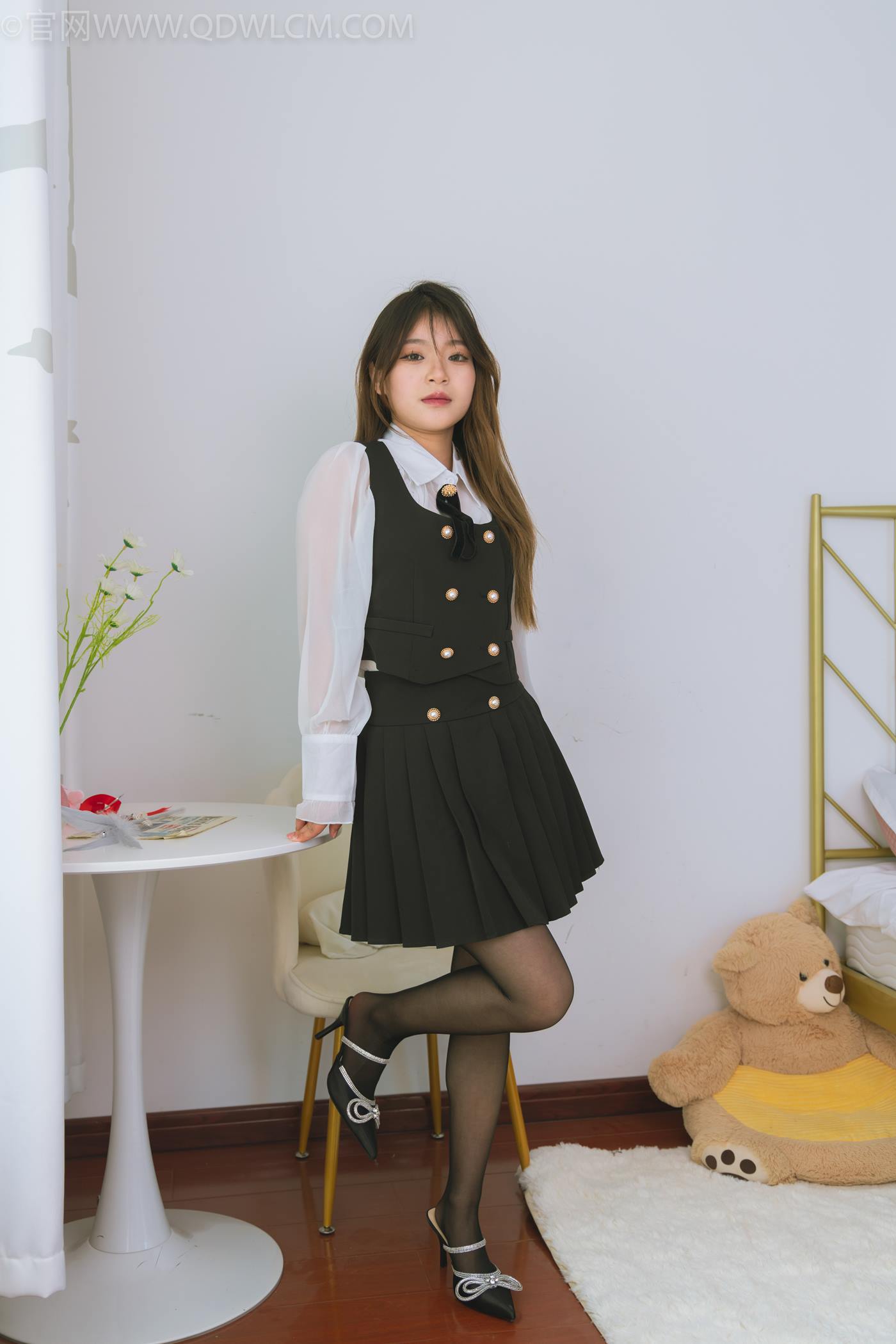 图片[2]-勿恋传媒 NO.1517 闪闪-黑白中闪耀[150P/1V/3.88GB]-美图