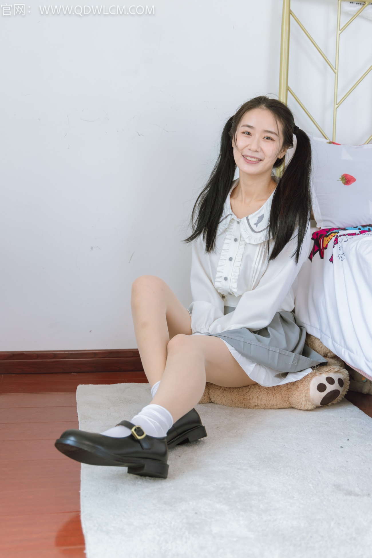 图片[2]-勿恋传媒 NO.1281 菜菜-黑皮鞋白棉袜肉丝[171P/1V/4.27GB]-美图