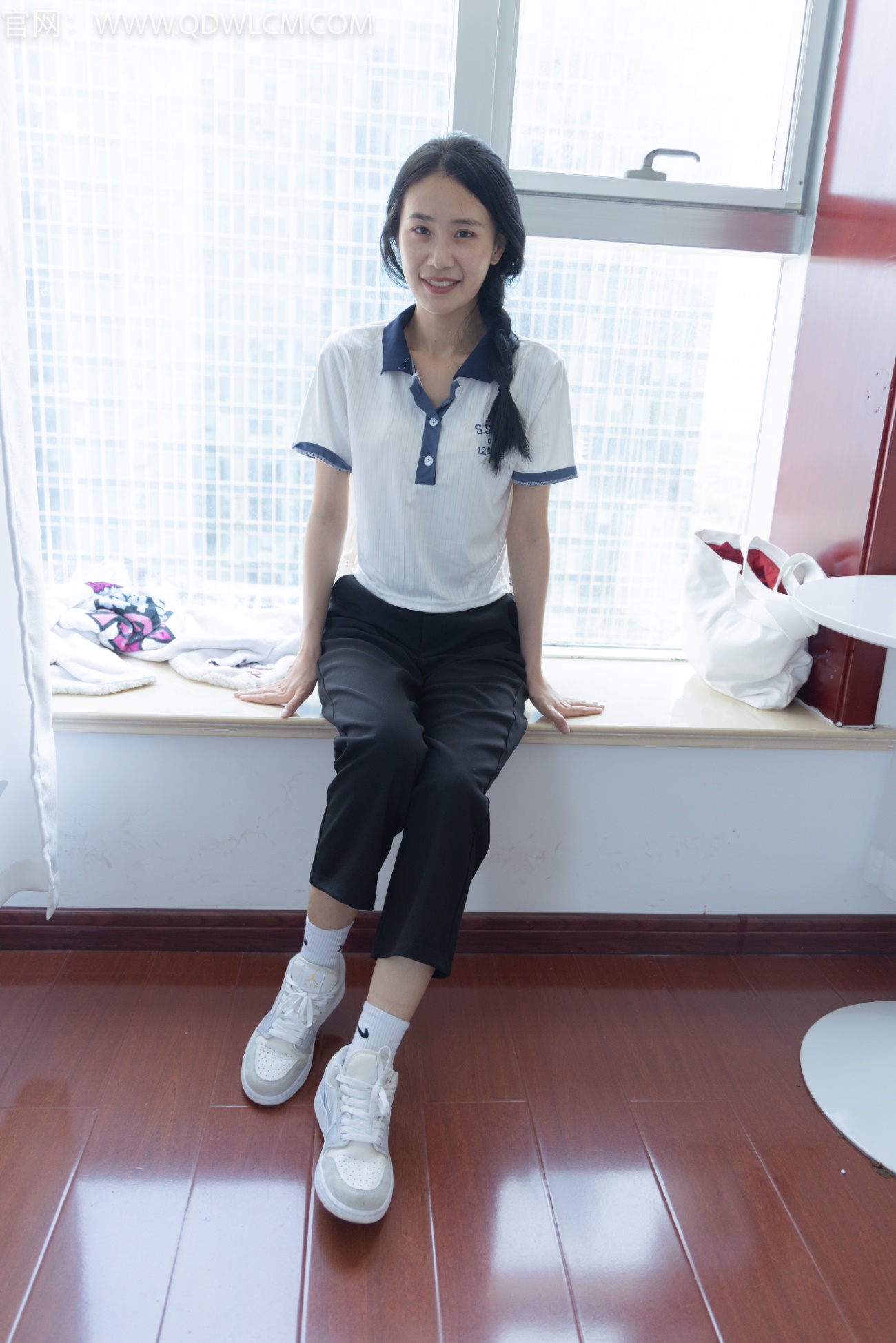 图片[1]-勿恋传媒 NO.1297 菜菜-萤火虫小巷[164P/1V/4.58GB]-美图