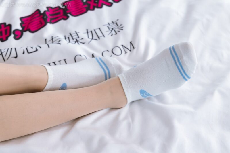 勿恋传媒 NO.1111 白白-稚嫩的曾经[150P/1V/4.13GB]-美图