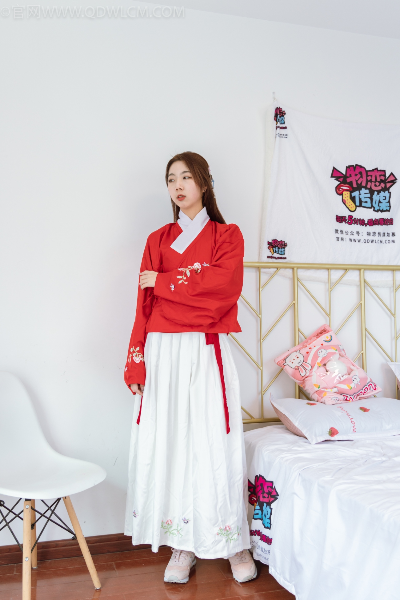 图片[1]-勿恋传媒 NO.1063 心心-红红火火[129P/1V/3.71GB]-美图