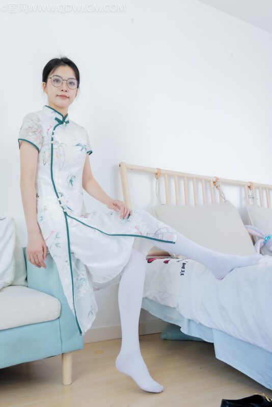 勿恋传媒 NO.2107 茯苓-秋夜凉[154P/1V/3.90GB]-美图