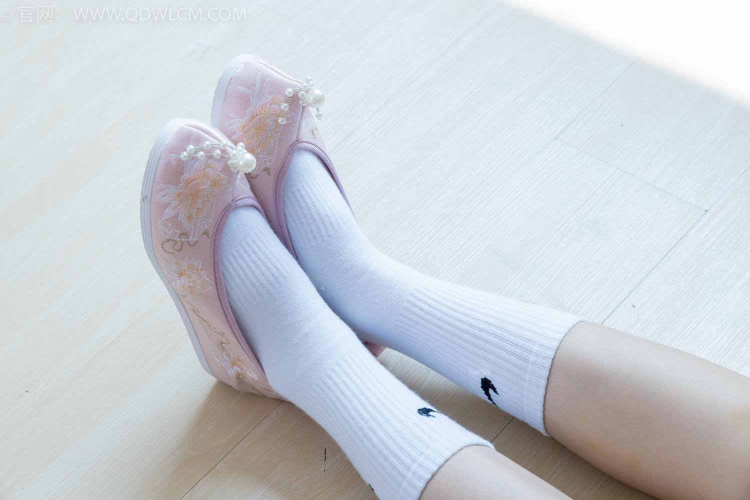 图片[1]-勿恋传媒 NO.2050 菜菜-枫叶黄[150P/1V/4.50GB]-美图