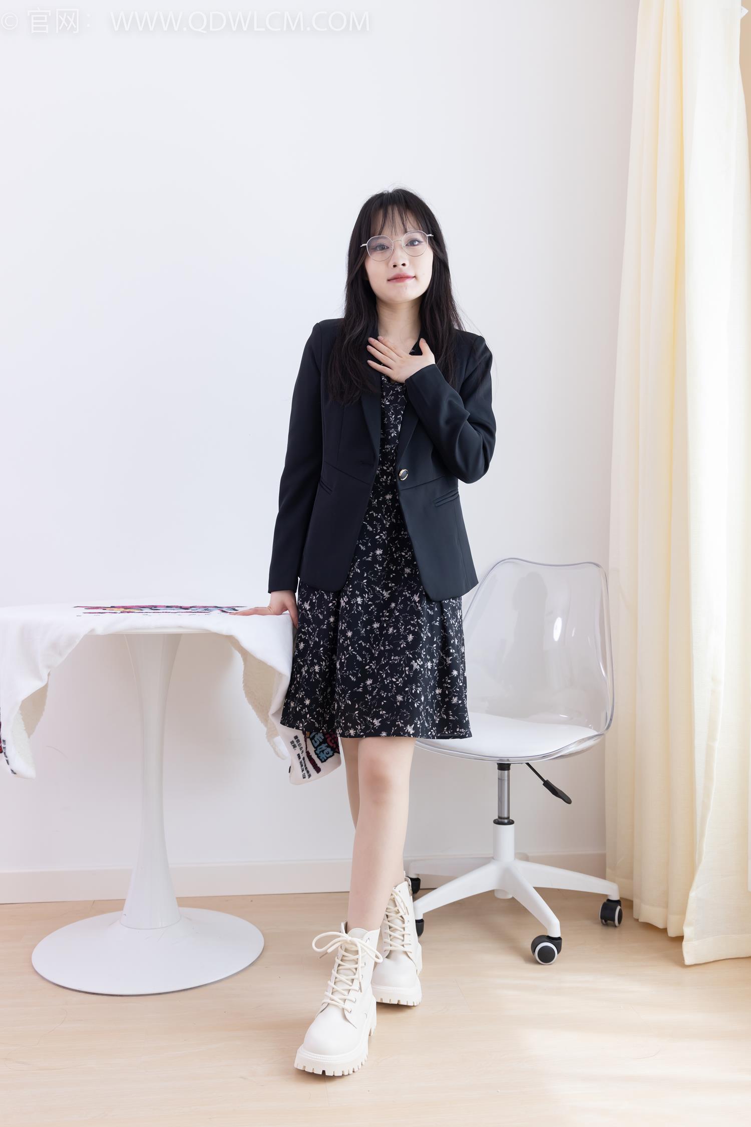 图片[2]-勿恋传媒 NO.2065 小酒-岁末的秋天[190P/1V/4.53GB]-美图