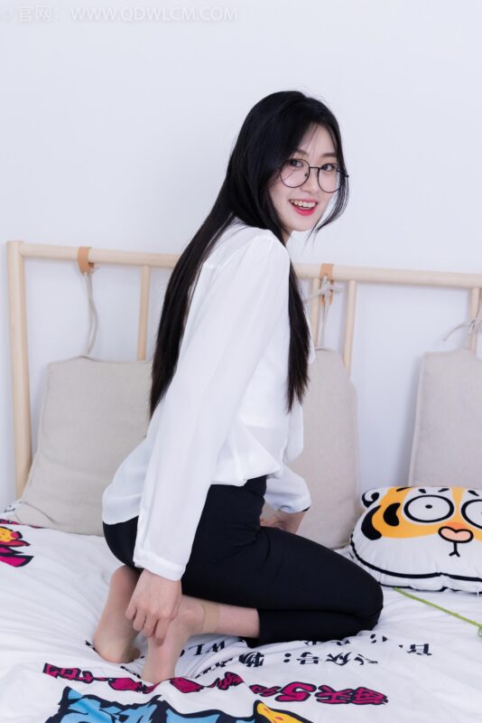 勿恋传媒 NO.2022 小敏-心被雾深陷[200P/1V/5.94GB]-美图