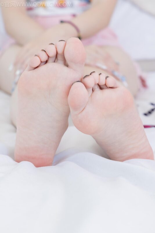 勿恋传媒 NO.1999 恬恬-向云端[156P/1V/4.39GB]-美图