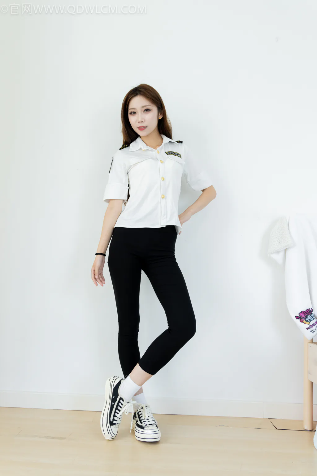 图片[2]-勿恋传媒 NO.2615 泡泡-帆布鞋、白棉袜[155P/1V/3.80GB]-美图