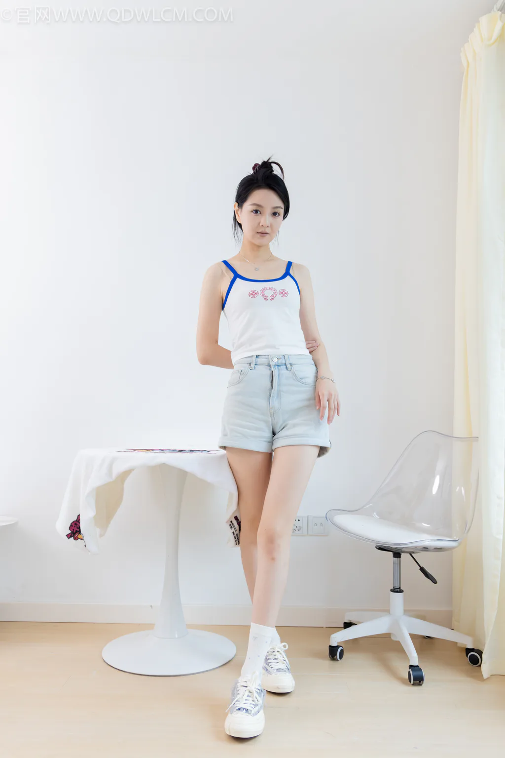 图片[2]-勿恋传媒 NO.2619 小熊-帆布鞋、白棉袜、裸足[148P/1V/3.56GB]-美图