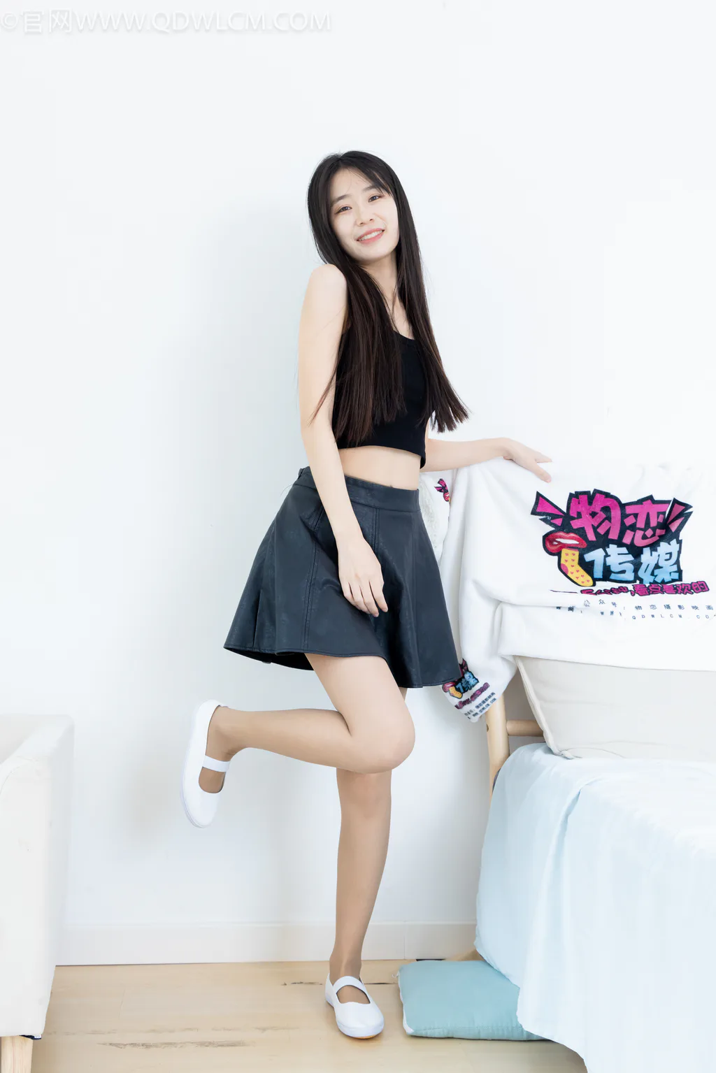 图片[2]-勿恋传媒 NO.2624 菜菜-布鞋、薄灰丝、裸足[161P/1V/4.50GB]-美图